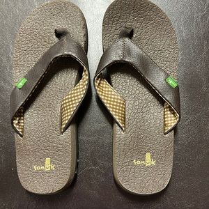 Sanyk kids flip flops. Brown. Sz 5